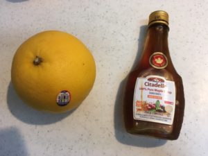 グレープフルーツ1個とメープルシロップ
